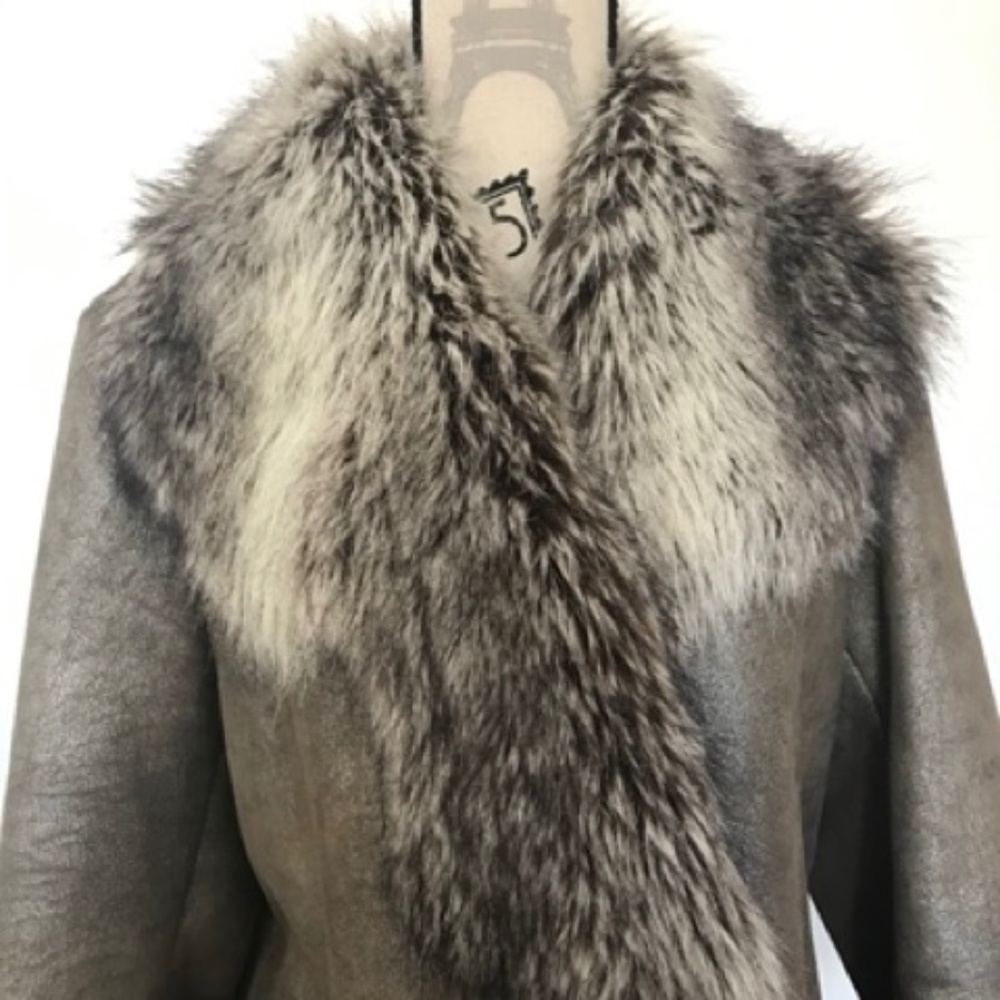 Stylish Knee Length Winter Coat with Faux Fur Collar